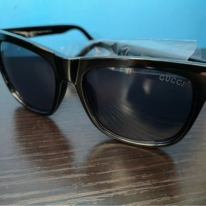 Gucci Square-Frame
Sunglasses black